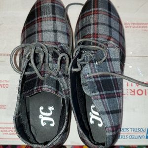 NWOT Journey + Crew plaid booties